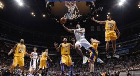 小托马斯近况：出席比尔婚礼，35岁仍期待NBA复出，妻子美貌动人